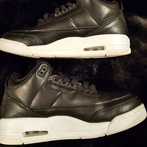 Size 8.5 42. Jordan 3 cyber Monday